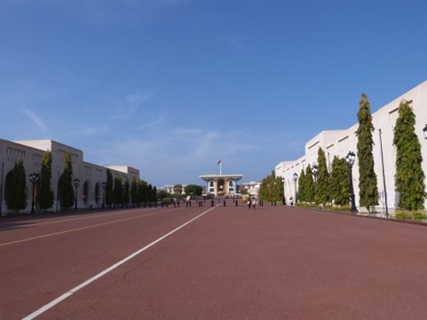 l'esplanade devant le Palais Royal