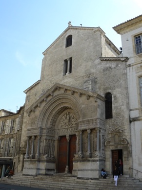 ARLES (Bouches du Rhône)
Saint Trophime