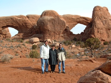 avec mes fils devant la seule double arche du parc