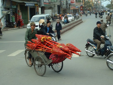 transports en tout genre … en cyclo pousse !!