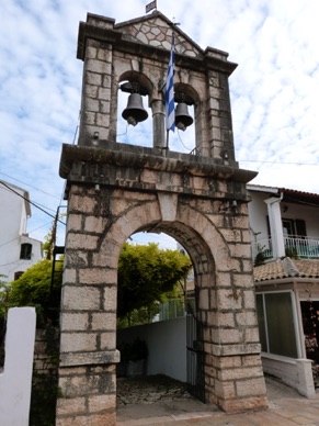 arrêt dans le village de KASIOPI