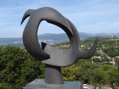 MOUGINS