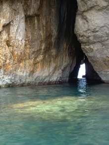 dans un petit lagon appel&eacute; "Inland Sea" que l'on peut atteindre par temps calme seulement.