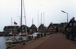 MARKEN
village typique avec ses maisons de bois
