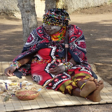 COSTUMES TRADITIONNELS