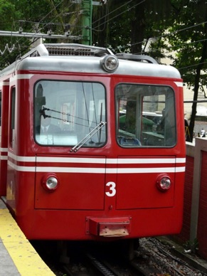 BRESIL
Train montant au Corcovado