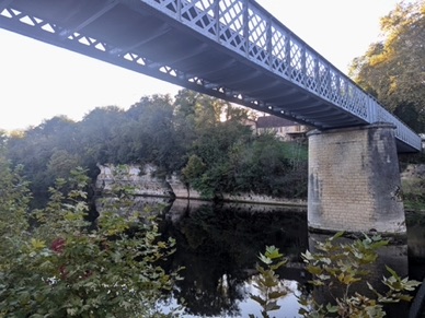 FRANCE 
St L&eacute;on sur V&eacute;z&egrave;re (24)