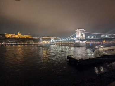 HONGRIE : rives du Danube et Ch&acirc;teau de Buda (1987)