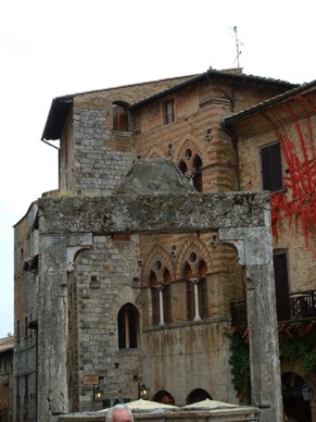 ITALIE : 
centre historique de San Giminiano
(1990)