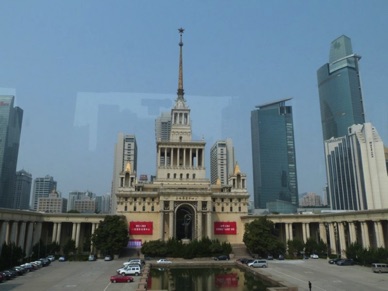 CHINE : Shanghai
Exhibition Center (110 m)