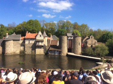 LES CHEVALIERS DE LA TABLE RONDE