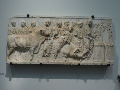 relief funéraire : le défunt Taimé et sa mère Hadira