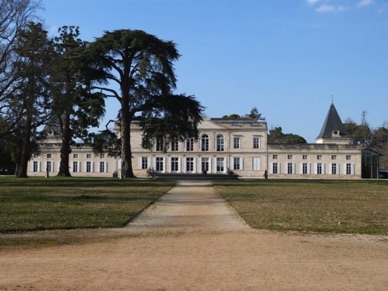 la Mairie
(côté jardins)