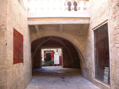 promenade dans le vieux Nîmes