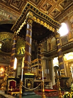 maître autel avec colonnes en porphyre