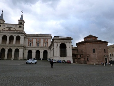 Baptistère San Giovanni : bâti en brique ce baptistère octogonal du Vème siècle