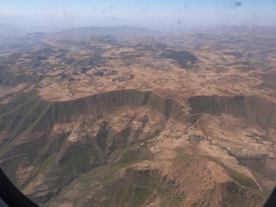 Maintenant l'avion nous emmène à Lalibela...