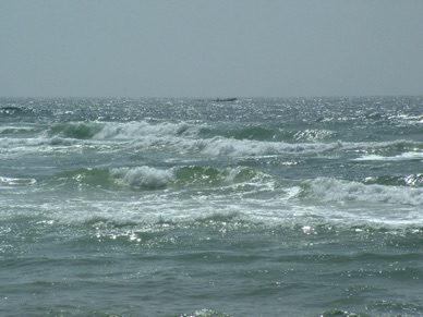 L'océan Atlantique possède là des courants assez forts et des lames de fond violentes