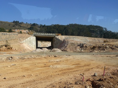 Construction d'un pont permettant de relier l'autoroute