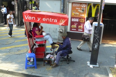 sur les trottoirs de Mexico