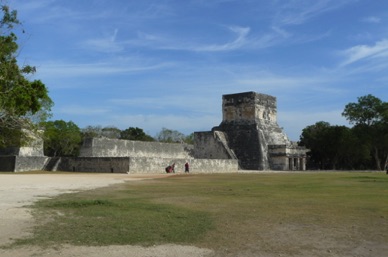 CHICHEN ITZA : plateforme des Aigles