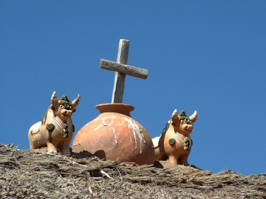 sur les toits des maisons rurales