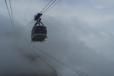 puis le 2ème téléphérique qui mène au Pain de Sucre (396m)