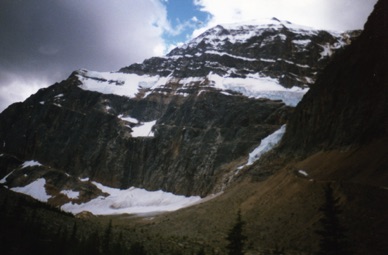 Mont Edith Cawell (3363 m)