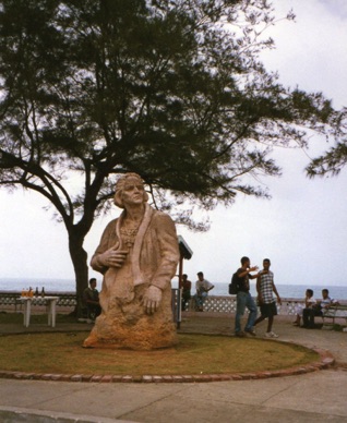 BARACOA statue de Christophe Colomb qui débarqua ici en 1492