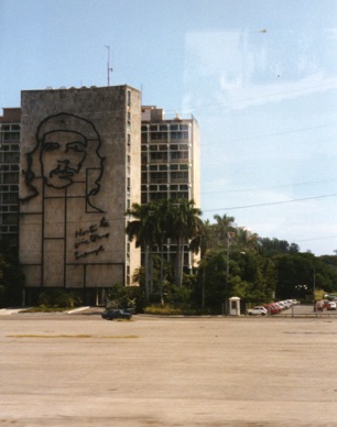 Place de la Révolution avec le portrait du Ché