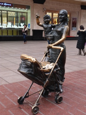 statue dans la rue commerçante Nankin