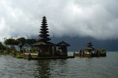 le PURA ULUN DANU BRATAN