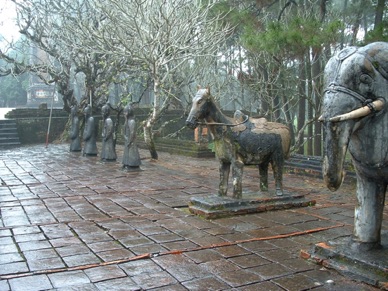 Tombeau de Tu Duc, avec de belles statues de pierre