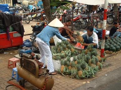 Vente d'ananas et de pastéques