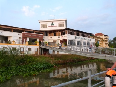 CHAU DOC : remontée du Mékong en bateau pour aller au Cambodge