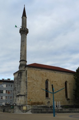 BIHAC : une église transformée en mosquée
