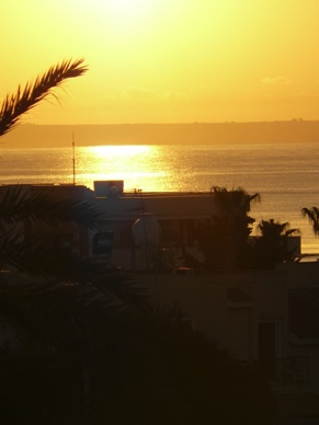 premier lever de soleil à Chypre ...