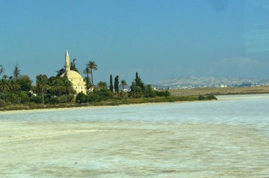 Mosquée Hala Sultan Tekké,
en bordure d'un lac salé