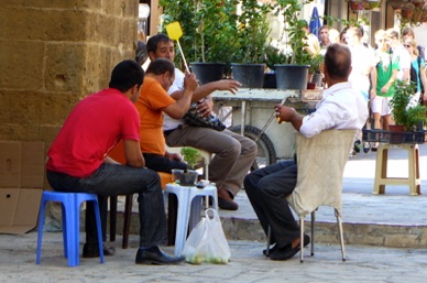 des hommes en pleine activité !!!!