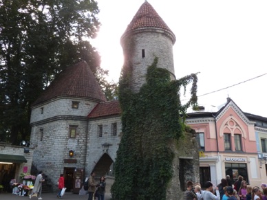 portes Viru à l'entrée de la vieille ville