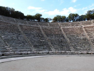 construit au IVème siècle avant JC, peut contenir jusqu'à 14000 spectateurs