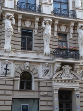 avec ses maisons aux façades splendides !