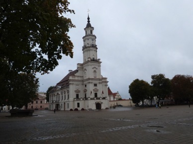 Place Rotusès et l'église baroque de la Sainte Trinité