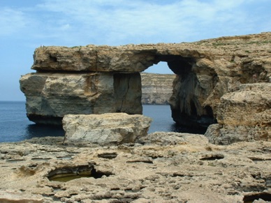 puis de la terre. C'est une arche naturelle en calcaire