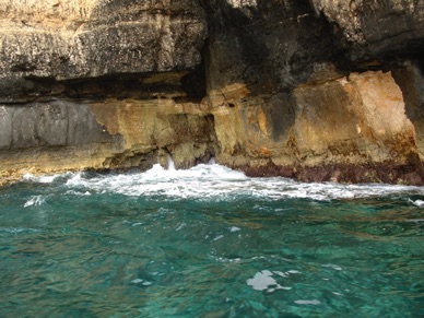 Départ en bateau pour aller voir la GROTTE BLEUE