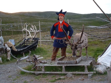 costume traditionnel de Sami