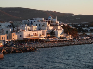 au coucher du soleil en revenant de Santorin à Athènes !