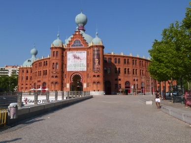 Plaça de Touros : arènes construites en 1892 en style néomauresque