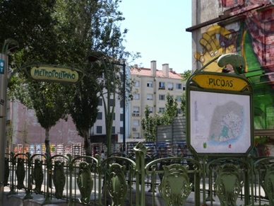 une entrée de métro car il y a 3 lignes qui desservent très bien la ville