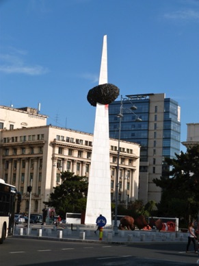 monument dédié à la gloire des Héros de la révolution de 1989